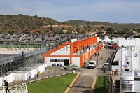 Tribüne Orange <br /> Grosser Preis Valencia MotoGP <br /> Circuit Ricardo Tormo, Cheste