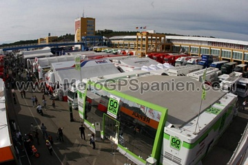 Paddock zur Rennstrecke <br />Ricardo Tormo Cheste