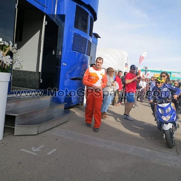 Paddock zur Rennstrecke <br />Ricardo Tormo Cheste
