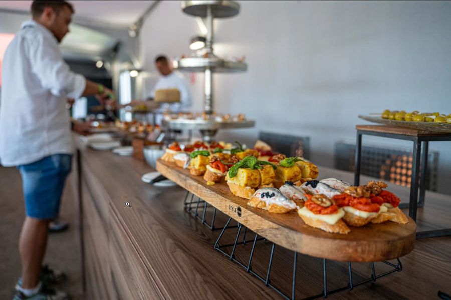 einen hochwertigen Catering-Service mit einer Auswahl einen hochwertigen Catering-Service mit einer Auswahl