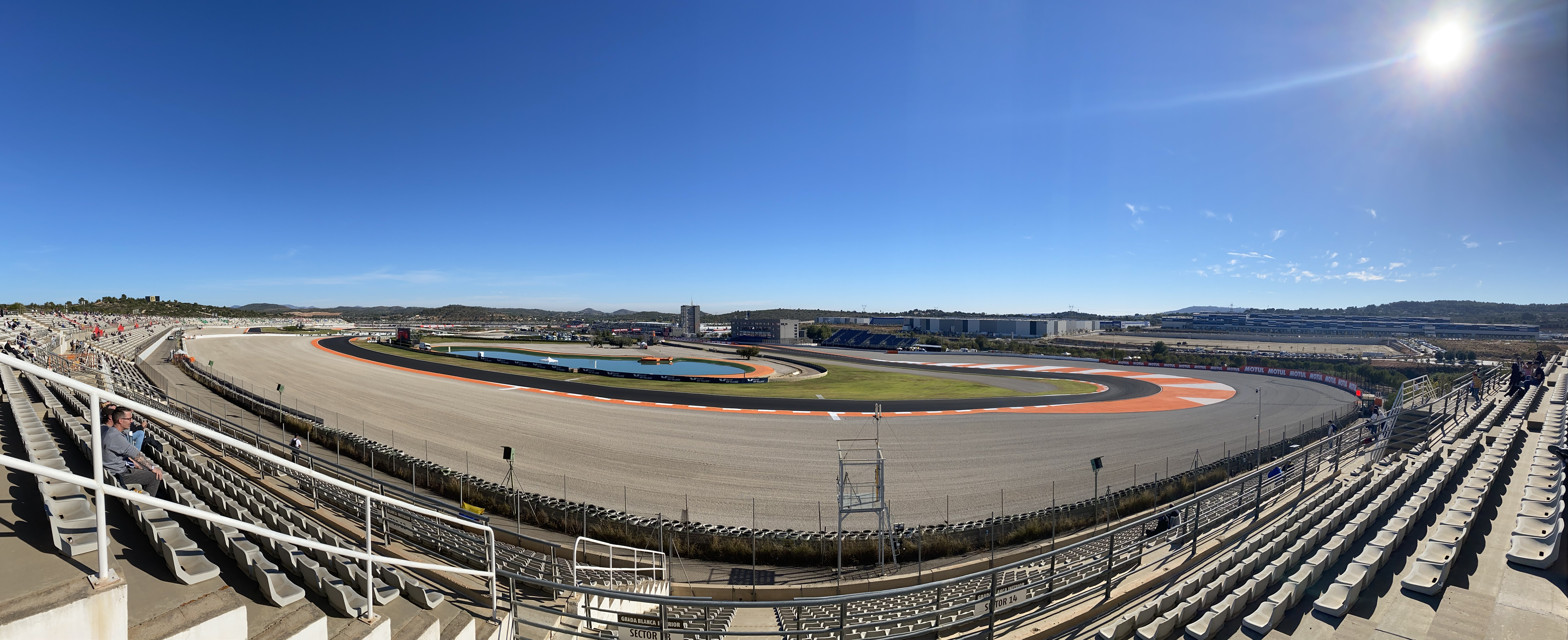 Weiss Tribüne MotoGP Valencia